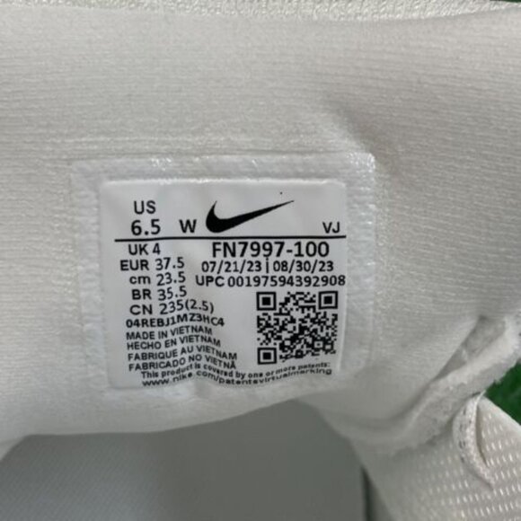 Nike ZoomX Invincible 3 Wide Womens Running Shoes White FN7997-100 VNDS Size 6.5 - Picture 7 of 7